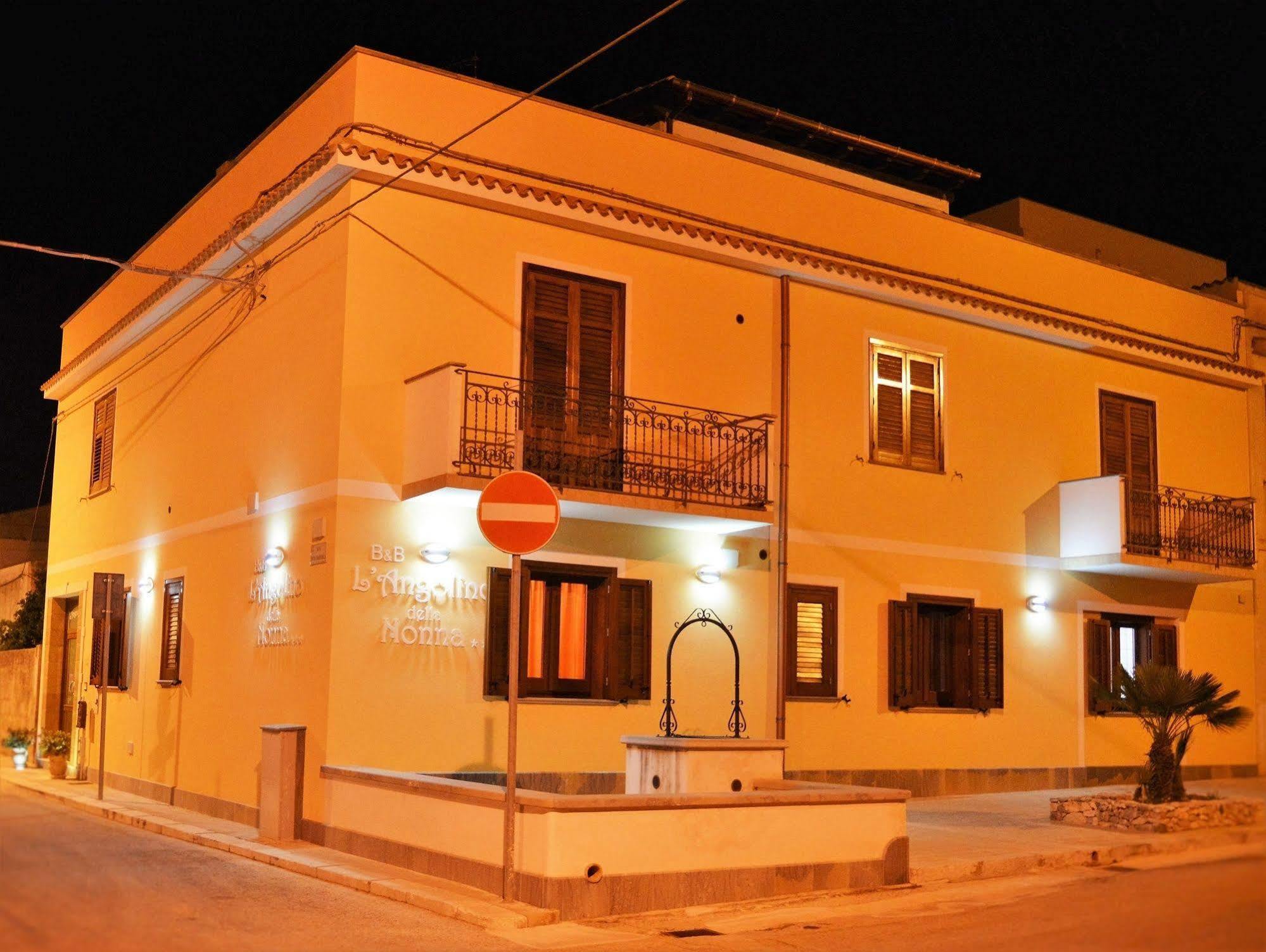 B&B L'Angolino Della Nonna Castelluzzo Exterior foto